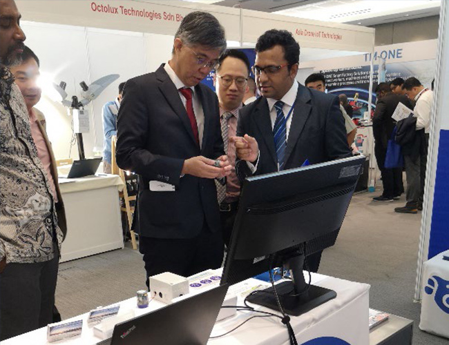 Mr. Tian Chua, Chairman, Malaysia Productivity Centre & Special Advisor to Minister of Works visited the booth