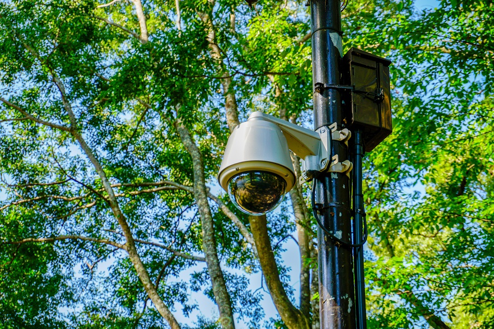屋外に防犯カメラを設置したい　屋外防犯カメラの用途や特徴、設置の注意点を詳しく解説
